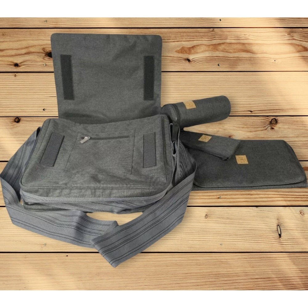 Lassig‎ Messenger Diaper Bag Multi-Function W/Changing Pad, Multiple Pockets NWT - Picture 2 of 11